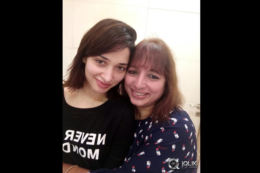 Celebrities-With-Mothers-Exclusive-Photos